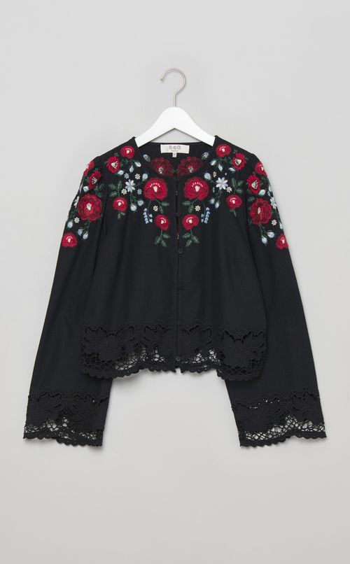 エンブロイダリーノーカラージャケット