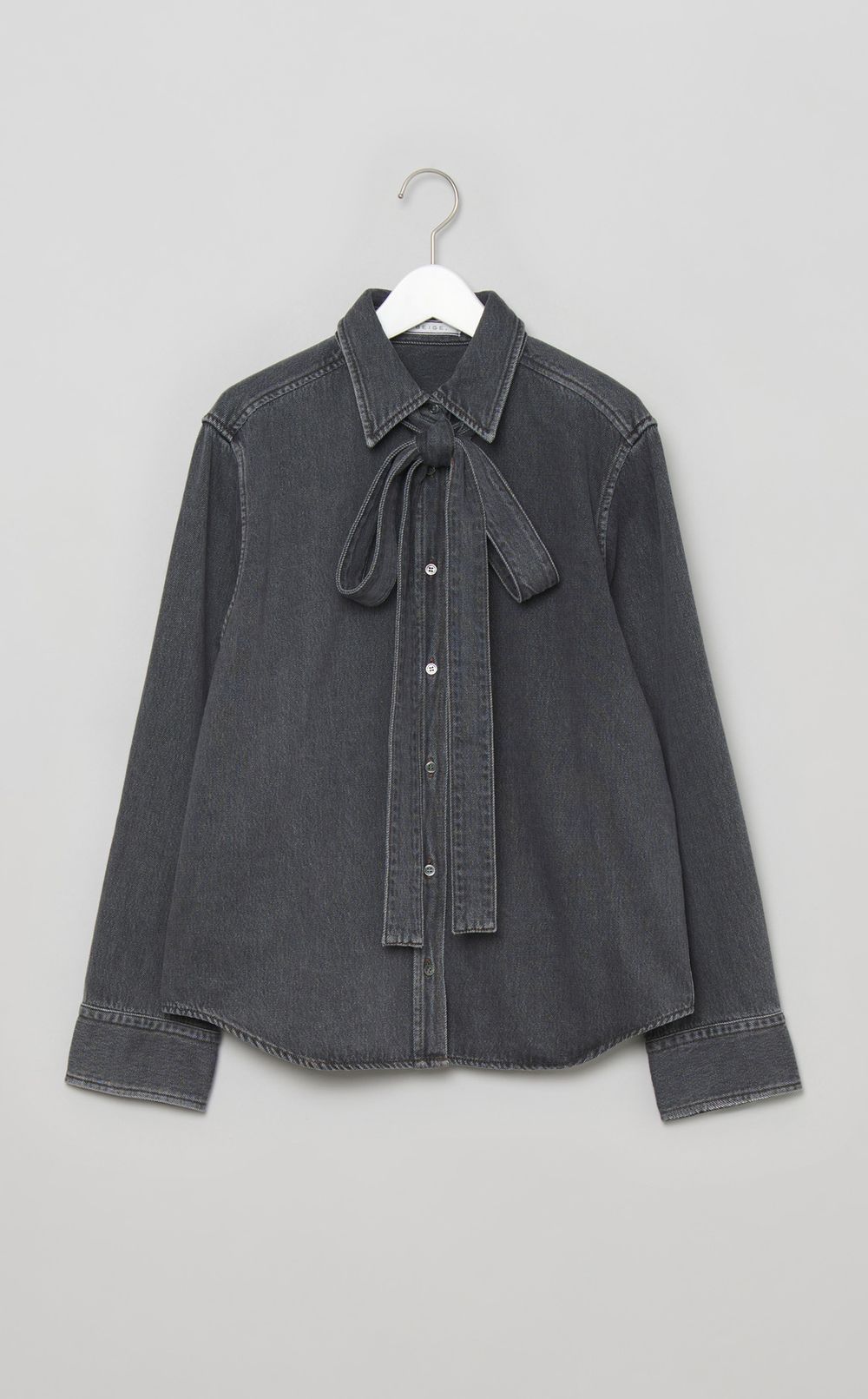 ボウタイ付きシャツカラーデニムシャツ