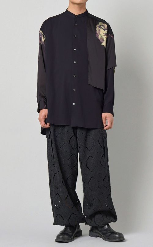 コサージュプリントバイカラーシャツ