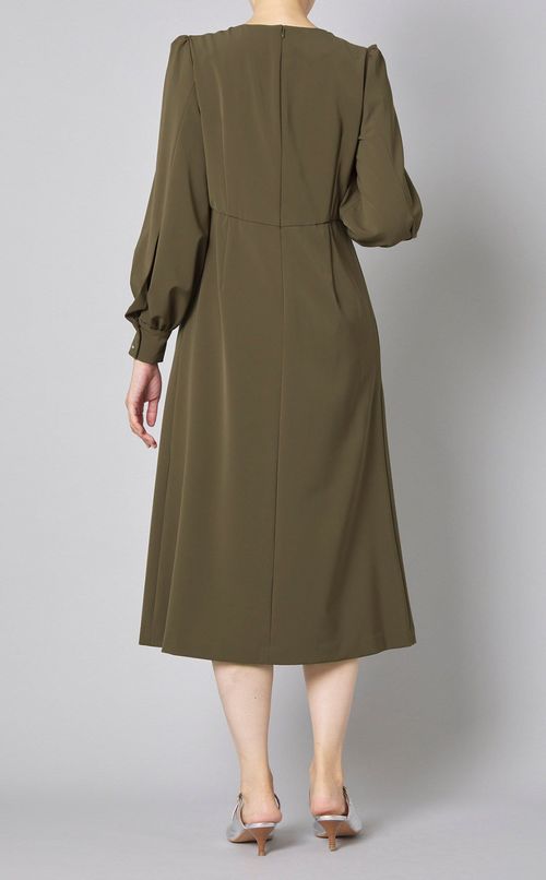 ギャザースリーブノーカラードレス