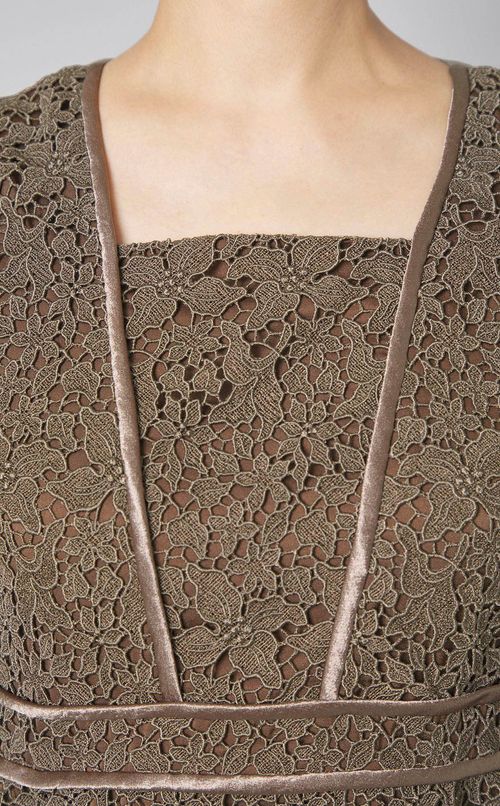 フラワーレースドッキングドレス