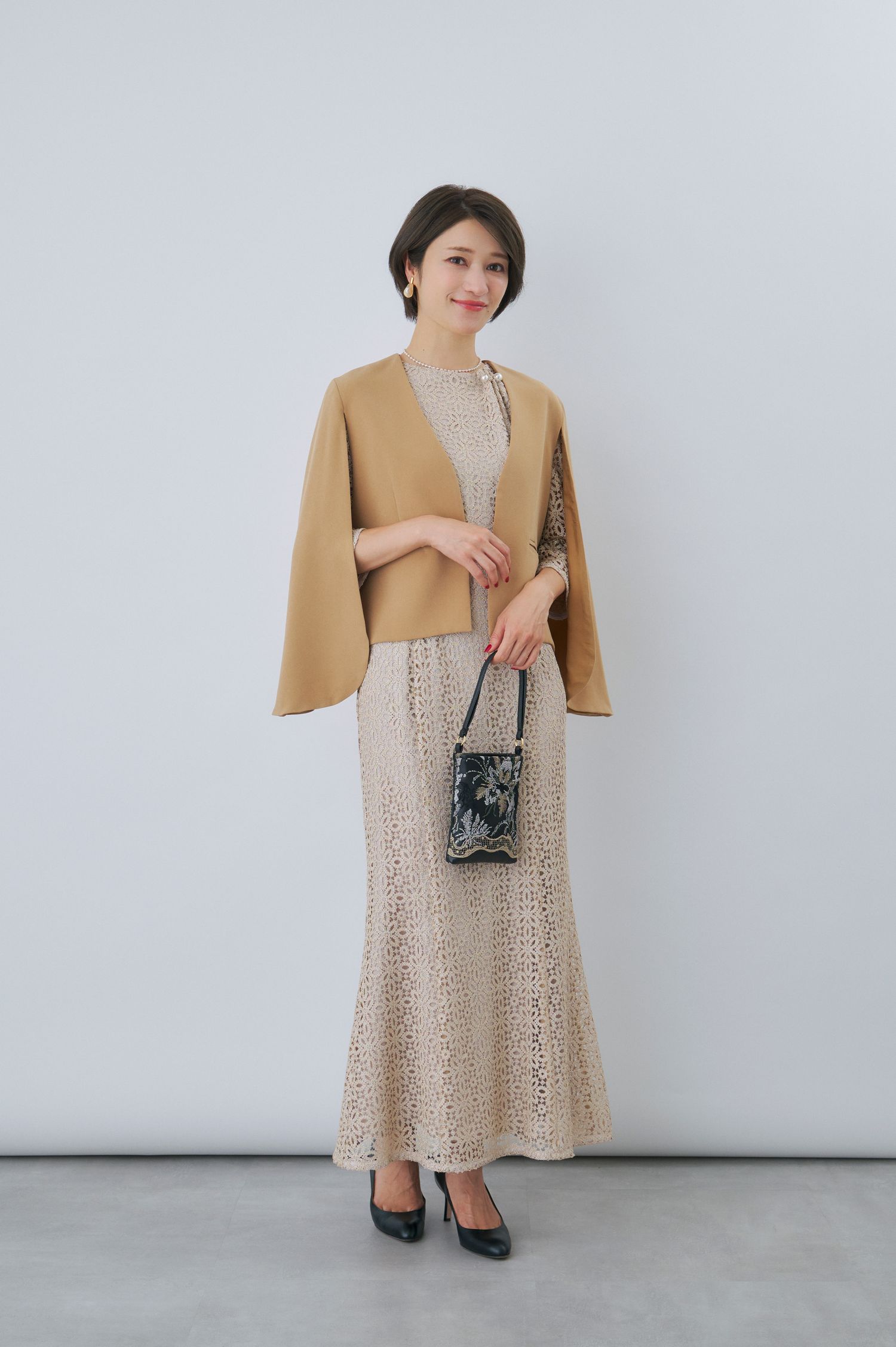 50代女性が【母親】として参列する場合の洋装コーデ