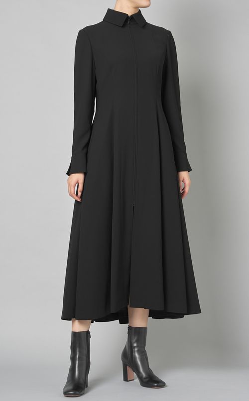 バックサテンフロントジップワンピース