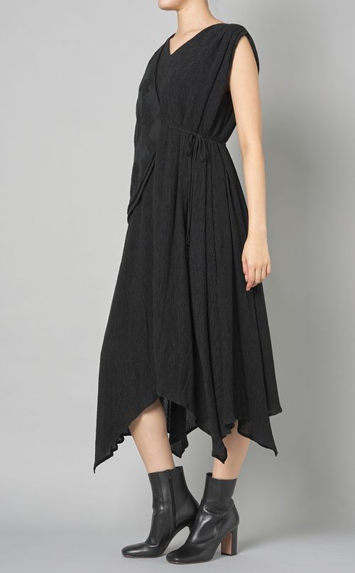 エンブロイダリーノースリーブワンピース