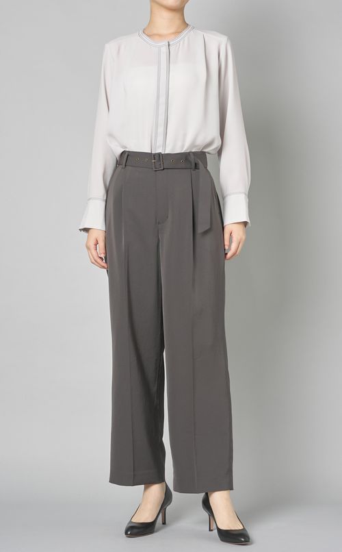 ステッチワークノーカラーブラウス