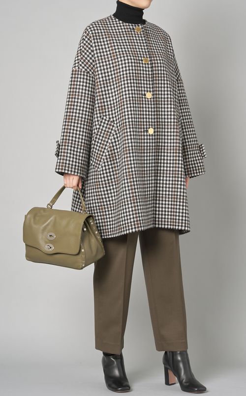 ノーカラーゴールドボタンコート