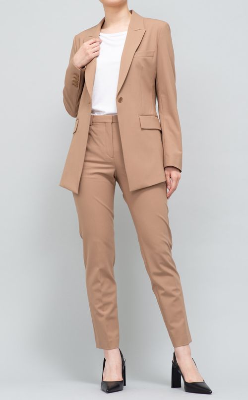 ピークドラペルテーラードジャケット