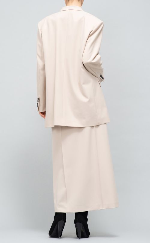 ピークドラペルカラージャケット