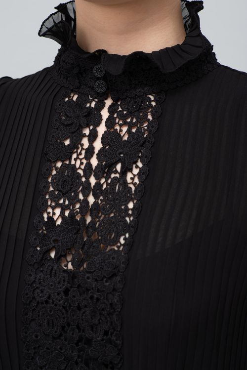 ハイネックレースワンピース