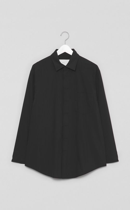 ボタンホールシャツ