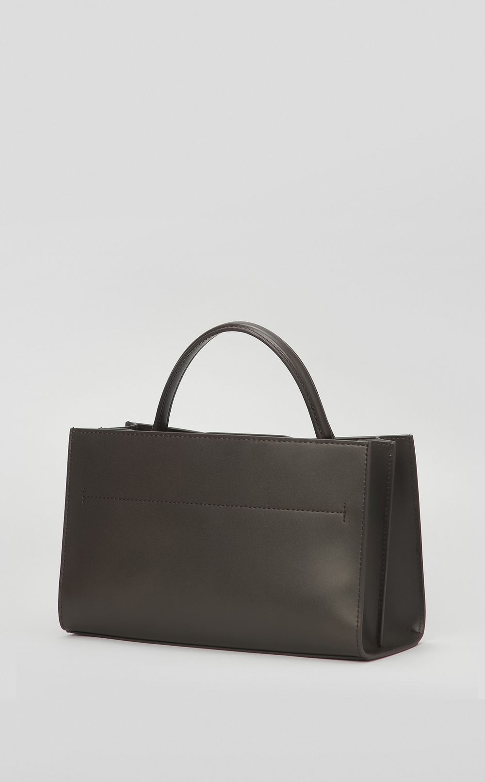 レザースクエアショルダーバッグ