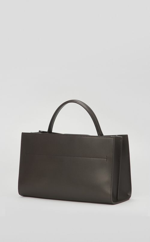 レザースクエアショルダーバッグ