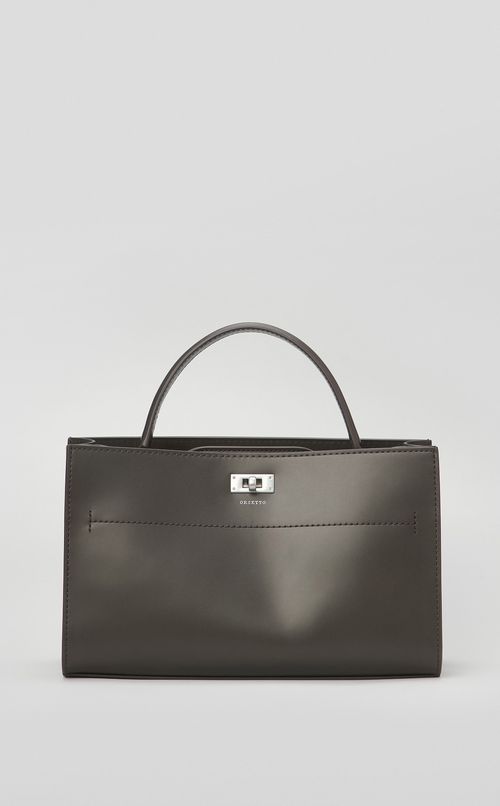 レザースクエアショルダーバッグ