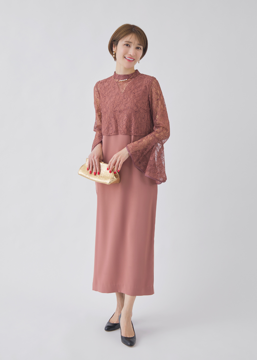 冬のお呼ばれドレスは半袖を着てもいい？色や素材もチェック