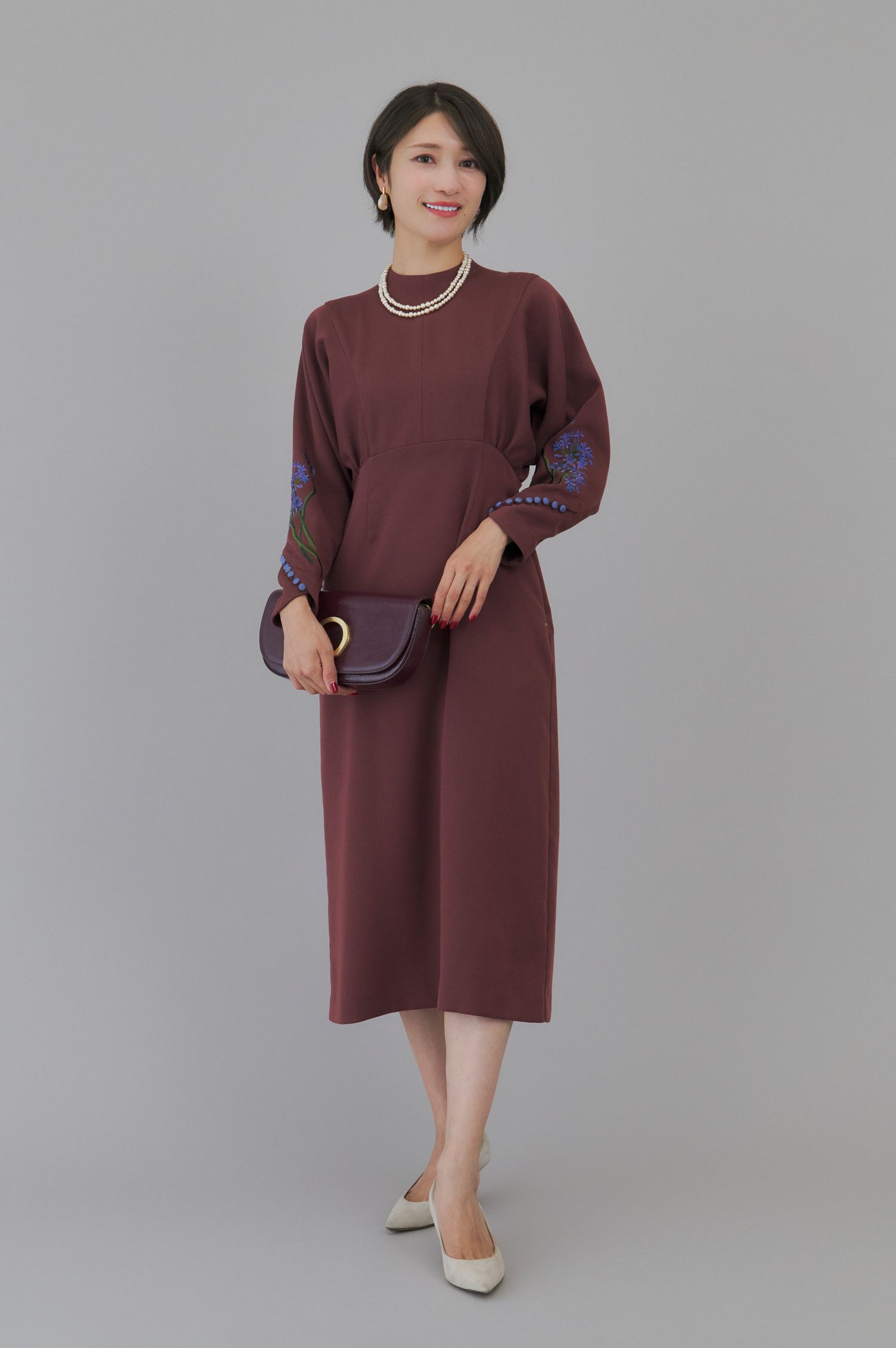 インナーも着込める長袖ドレスコーデで冬の結婚式も暖かく