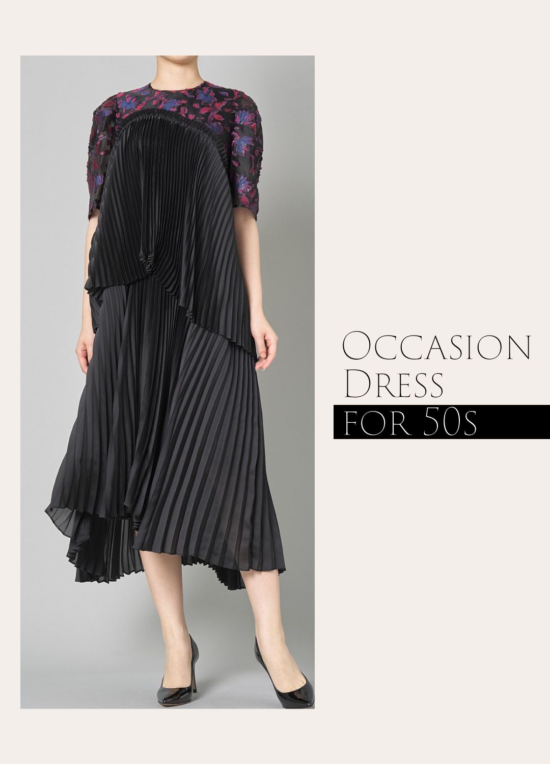 モードな黒のプリーツドレス｜50代女性におすすめの結婚式のレンタルお呼ばれドレス