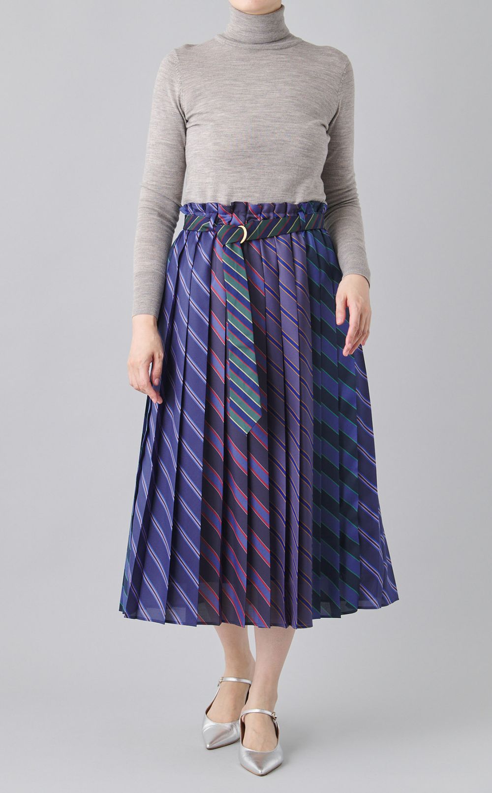 ネクタイプリーツスカート