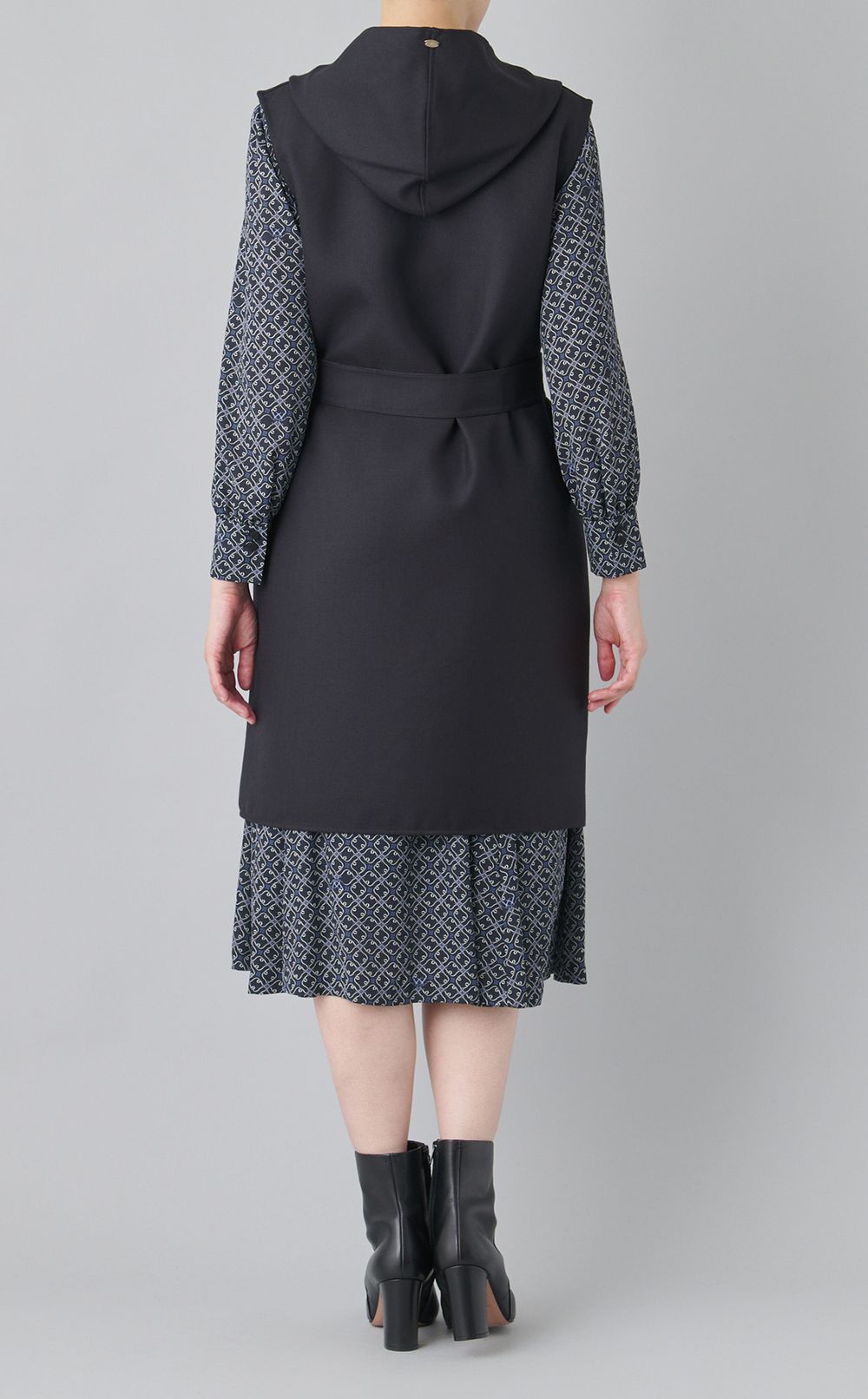 ダブルフェイスフーデットジレ