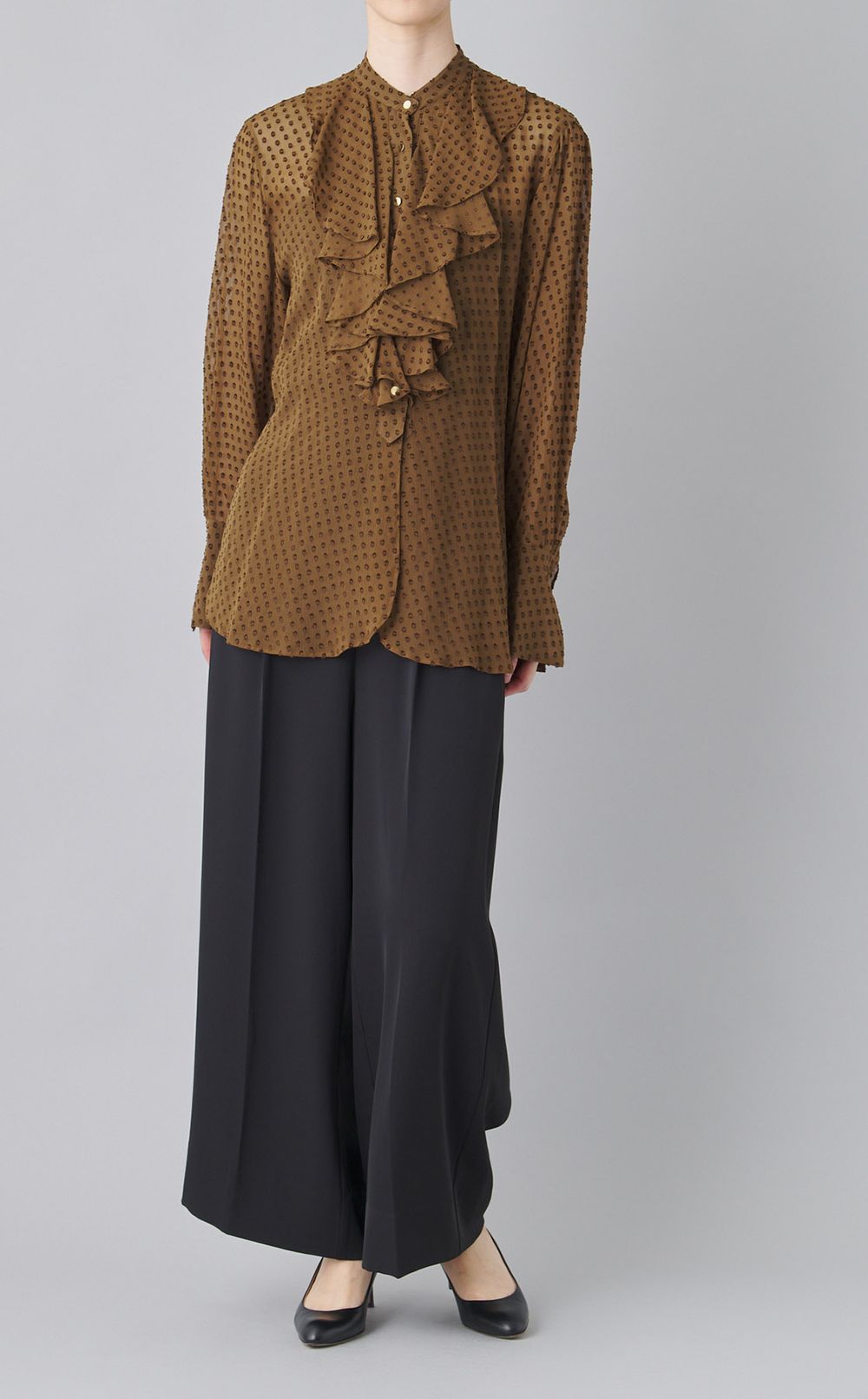 シルク混ドットラッフルブラウス