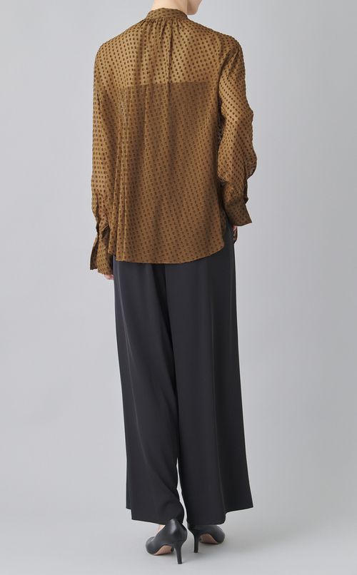 シルク混ドットラッフルブラウス