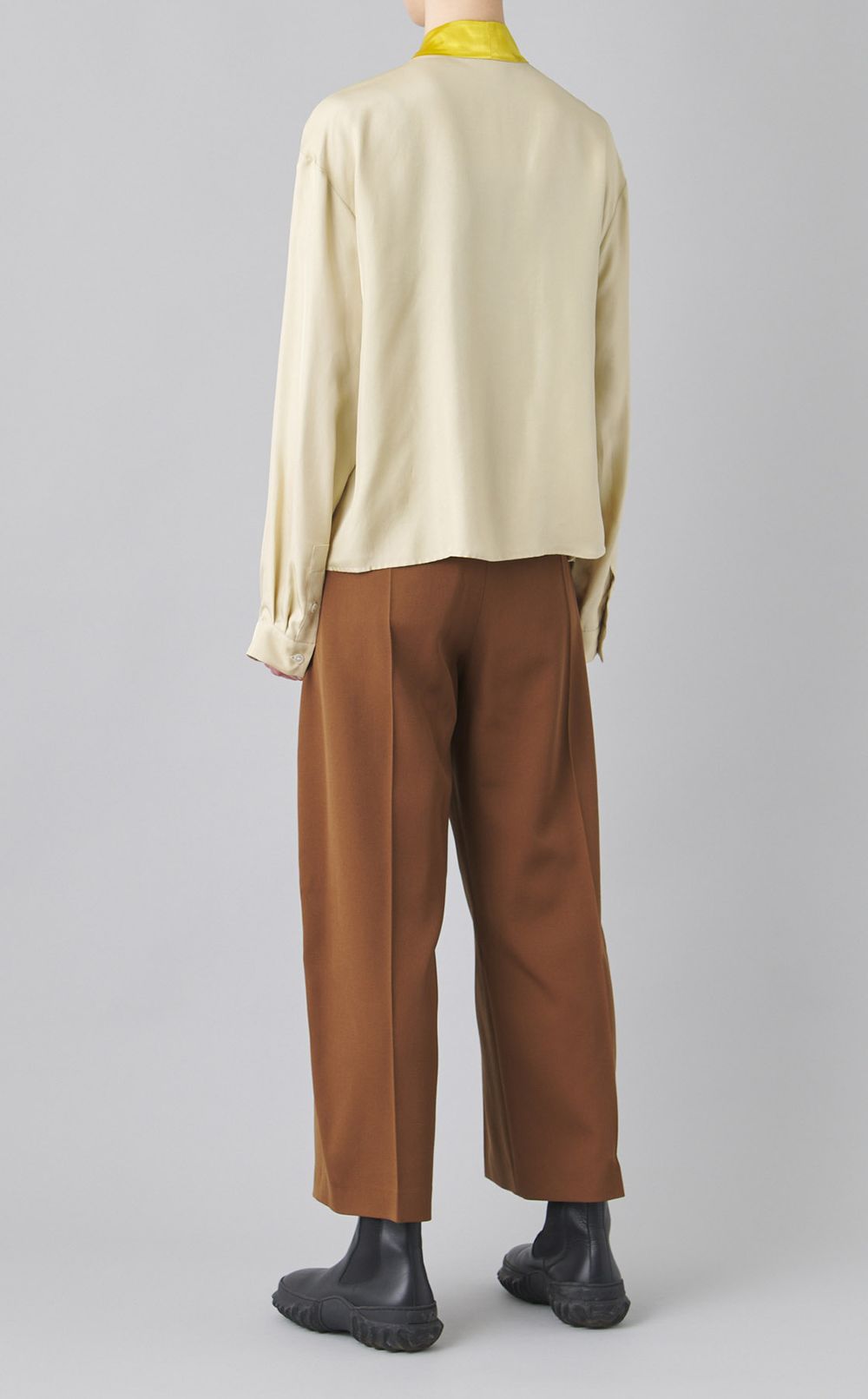 センタープレスストレートパンツ