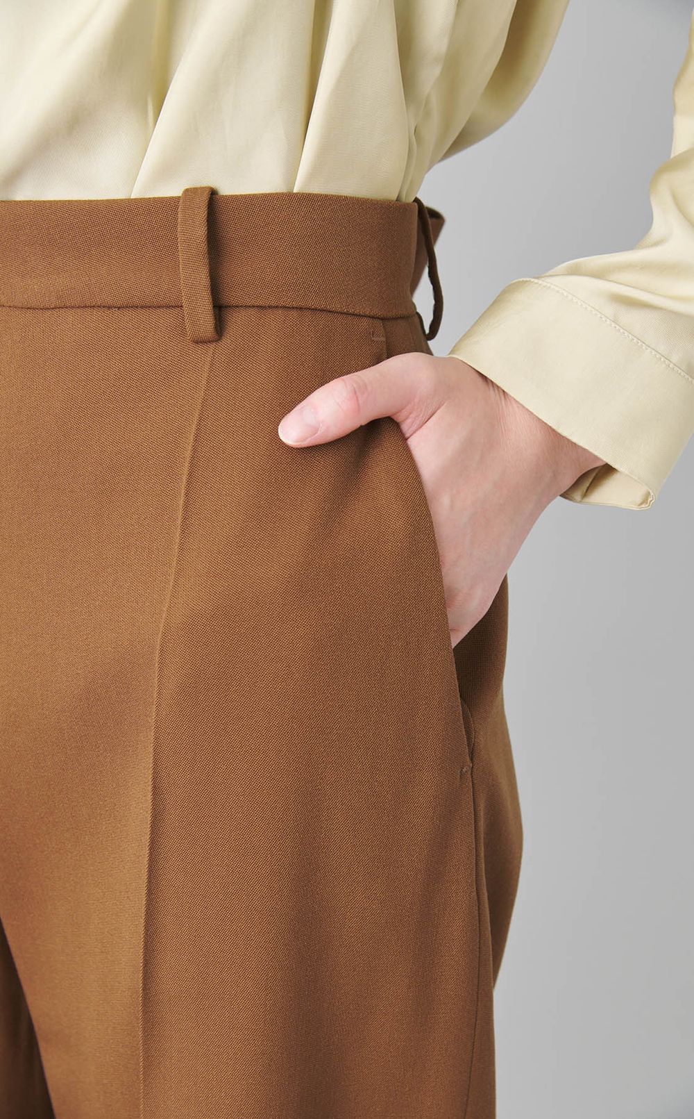 センタープレスストレートパンツ