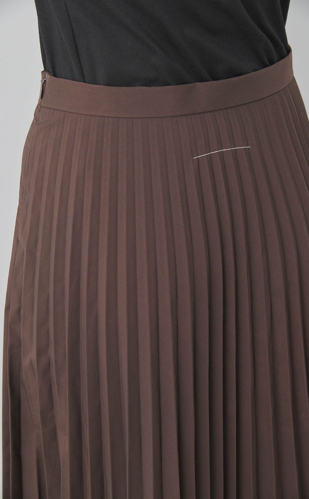 ライトプリーツミディスカート