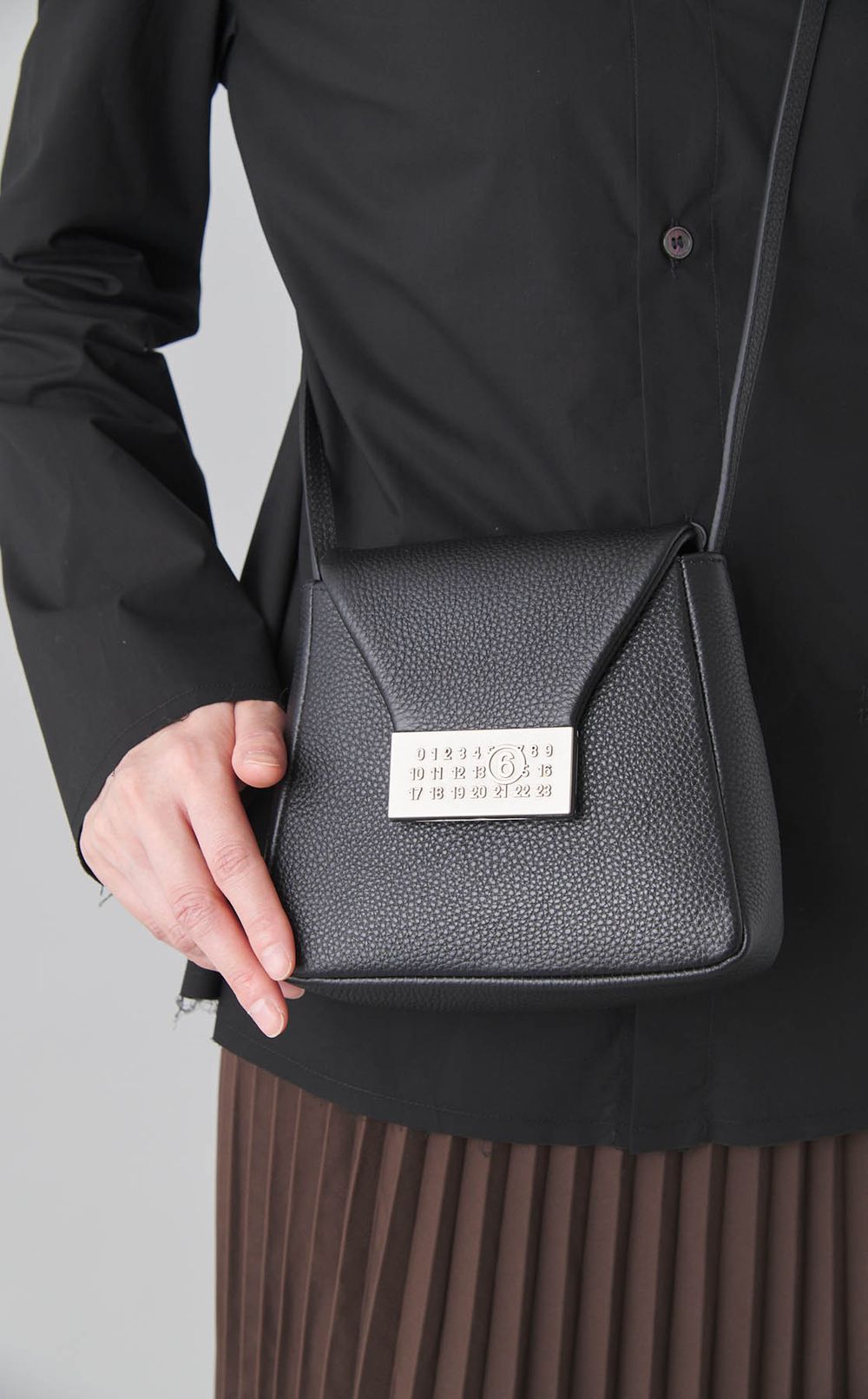 NUMERICクロスボディバック