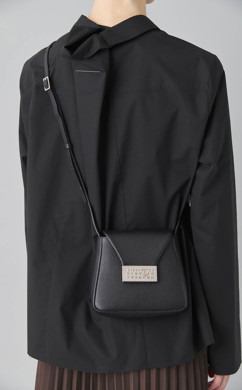 NUMERICクロスボディバック