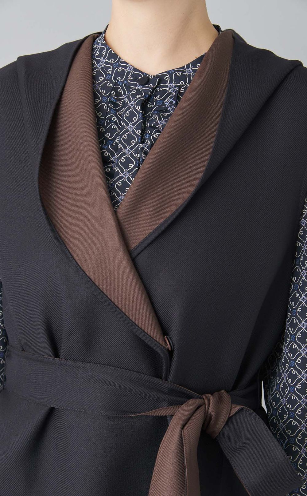 ダブルフェイスフーデットジレ