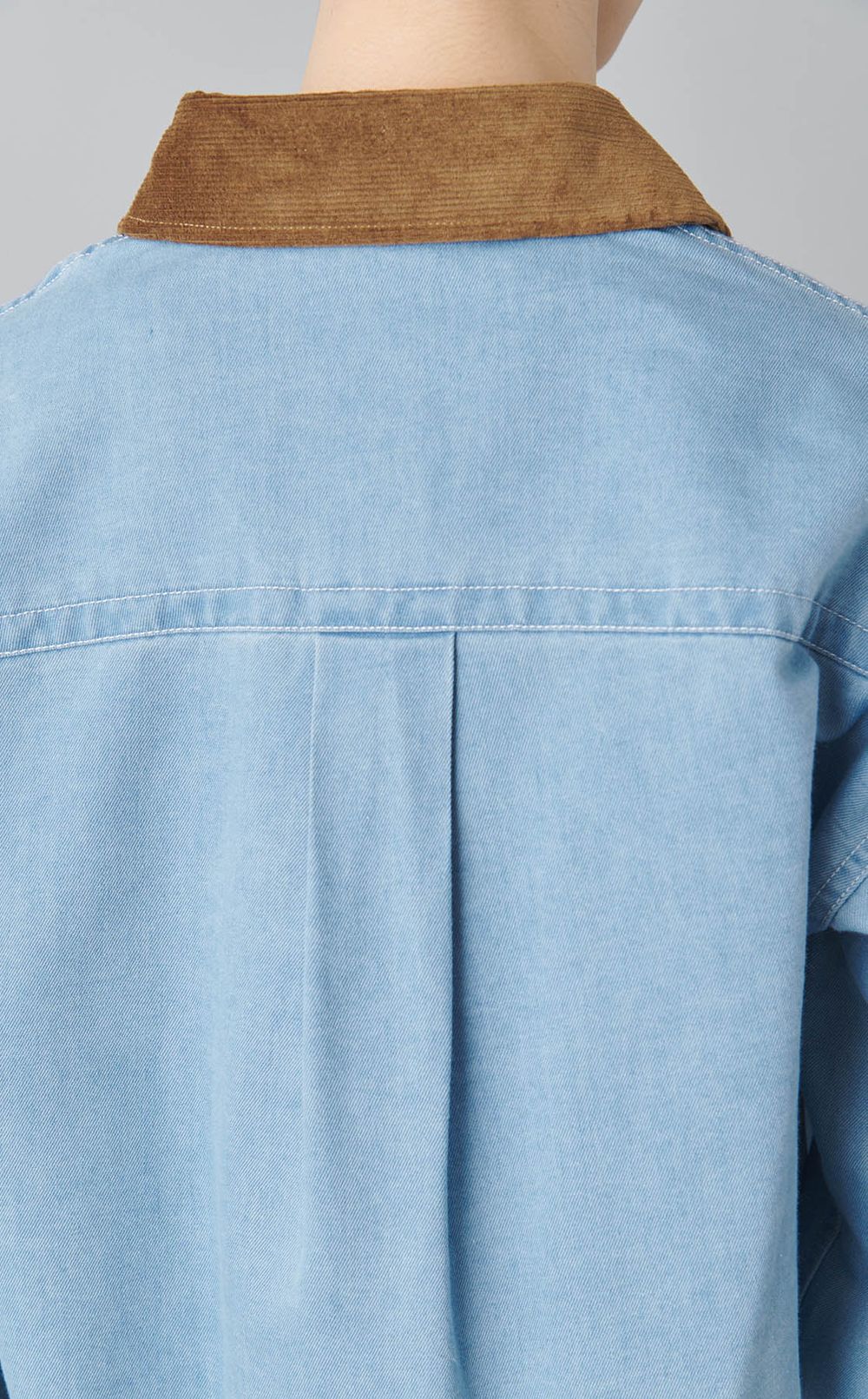 ロゴ刺繍フリルシャツ