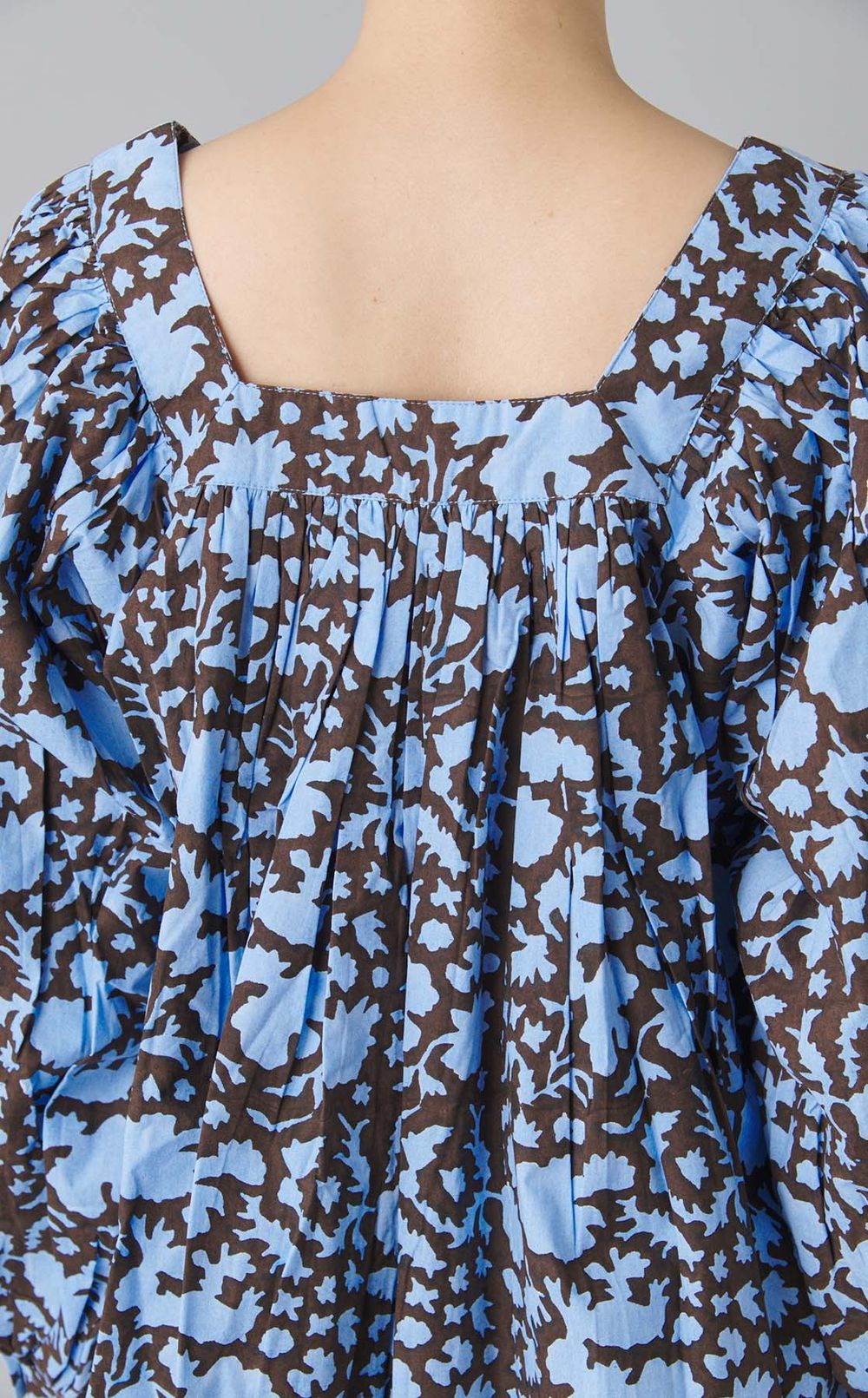 Victoriaフラワーブラウス