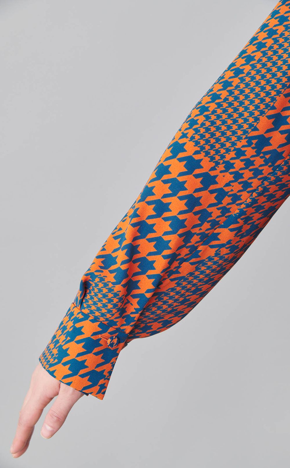 千鳥柄プリントデザインブラウス