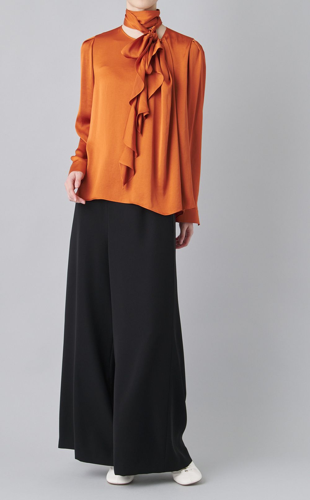 サテンボウタイブラウス