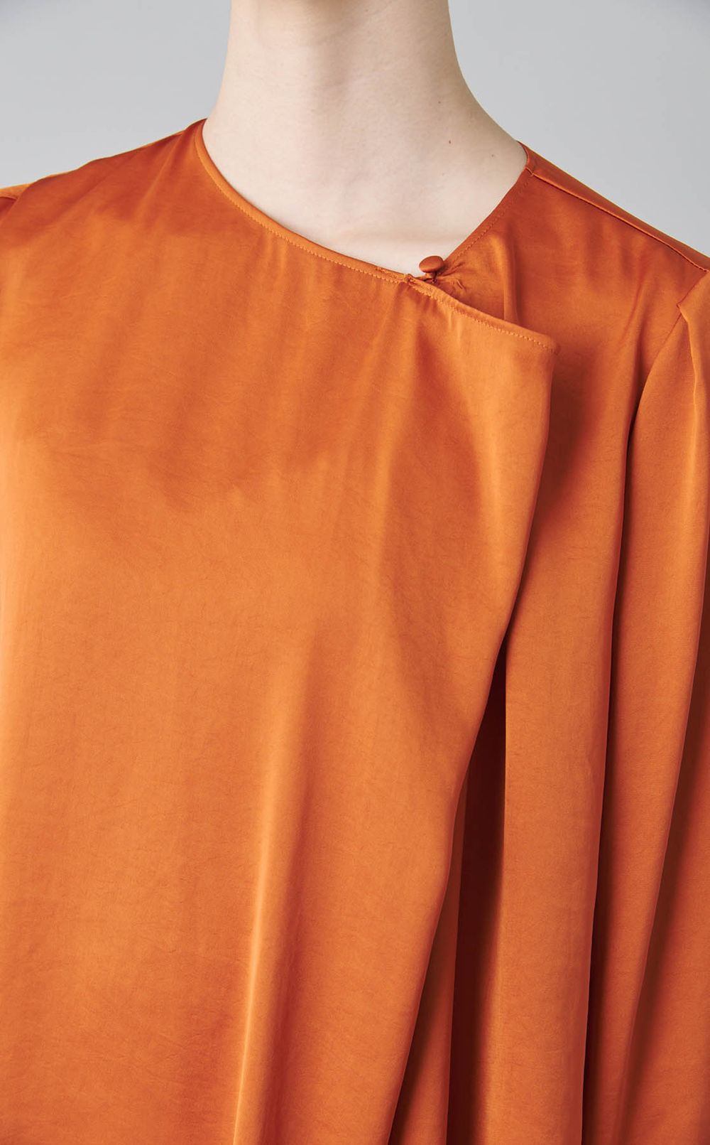 サテンボウタイブラウス