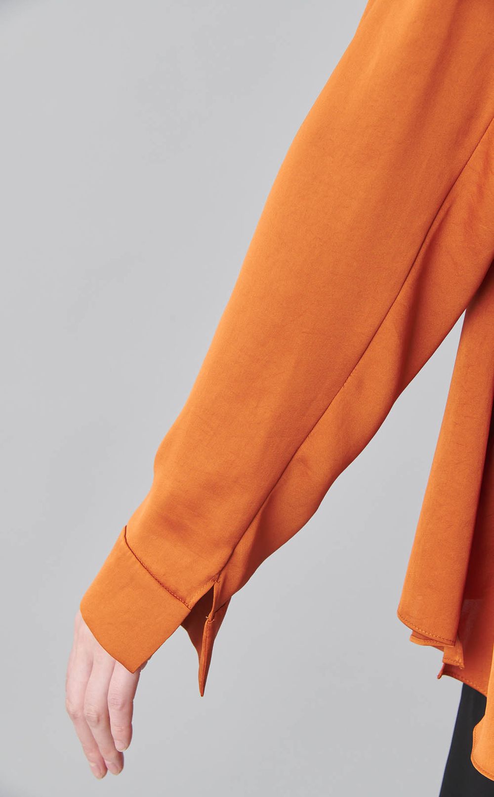 サテンボウタイブラウス