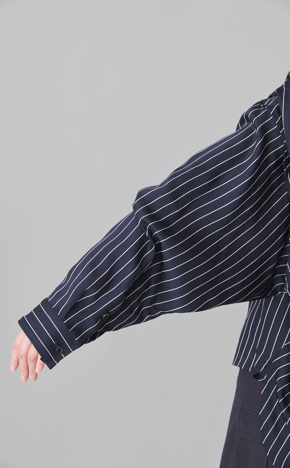 ショールレイヤードストライプシャツ