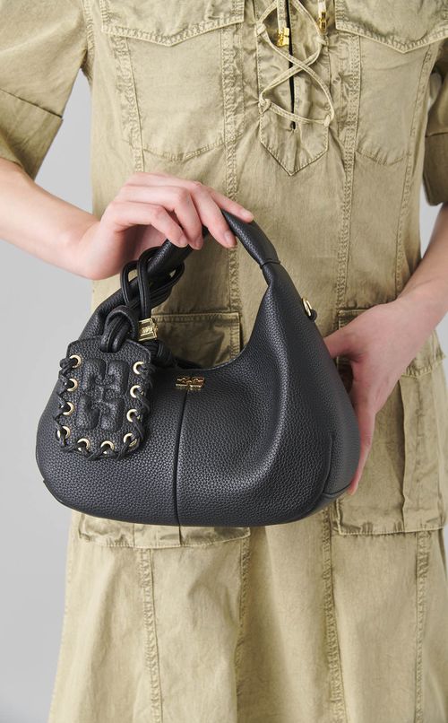 ショルダーベルト付きラウンドバッグ