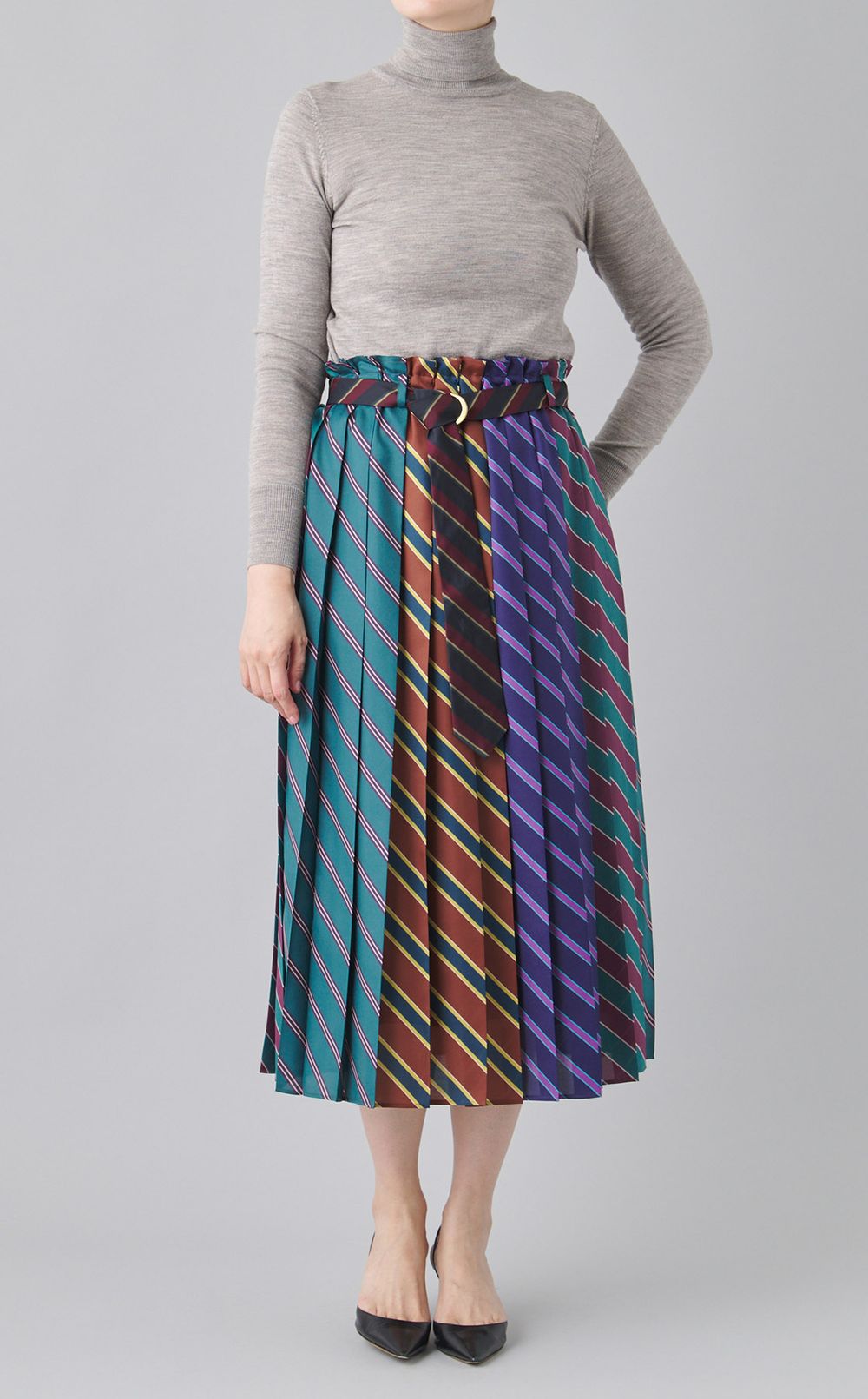 ネクタイプリーツスカート