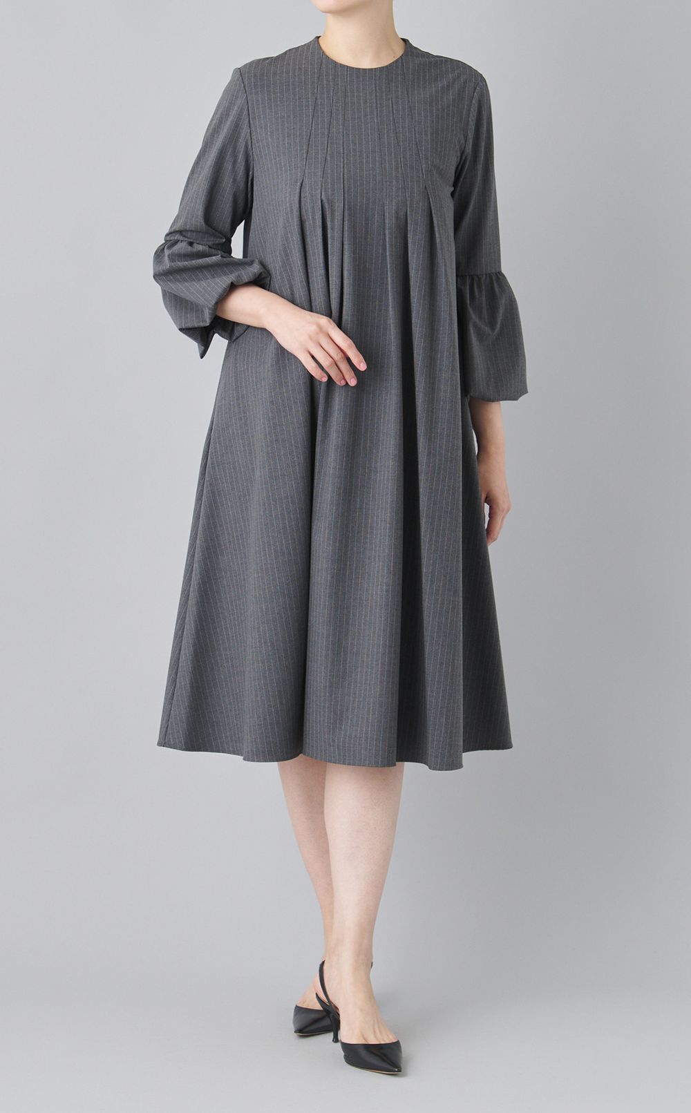 ピンストライプバルーンスリーブドレス