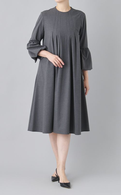 ピンストライプバルーンスリーブドレス