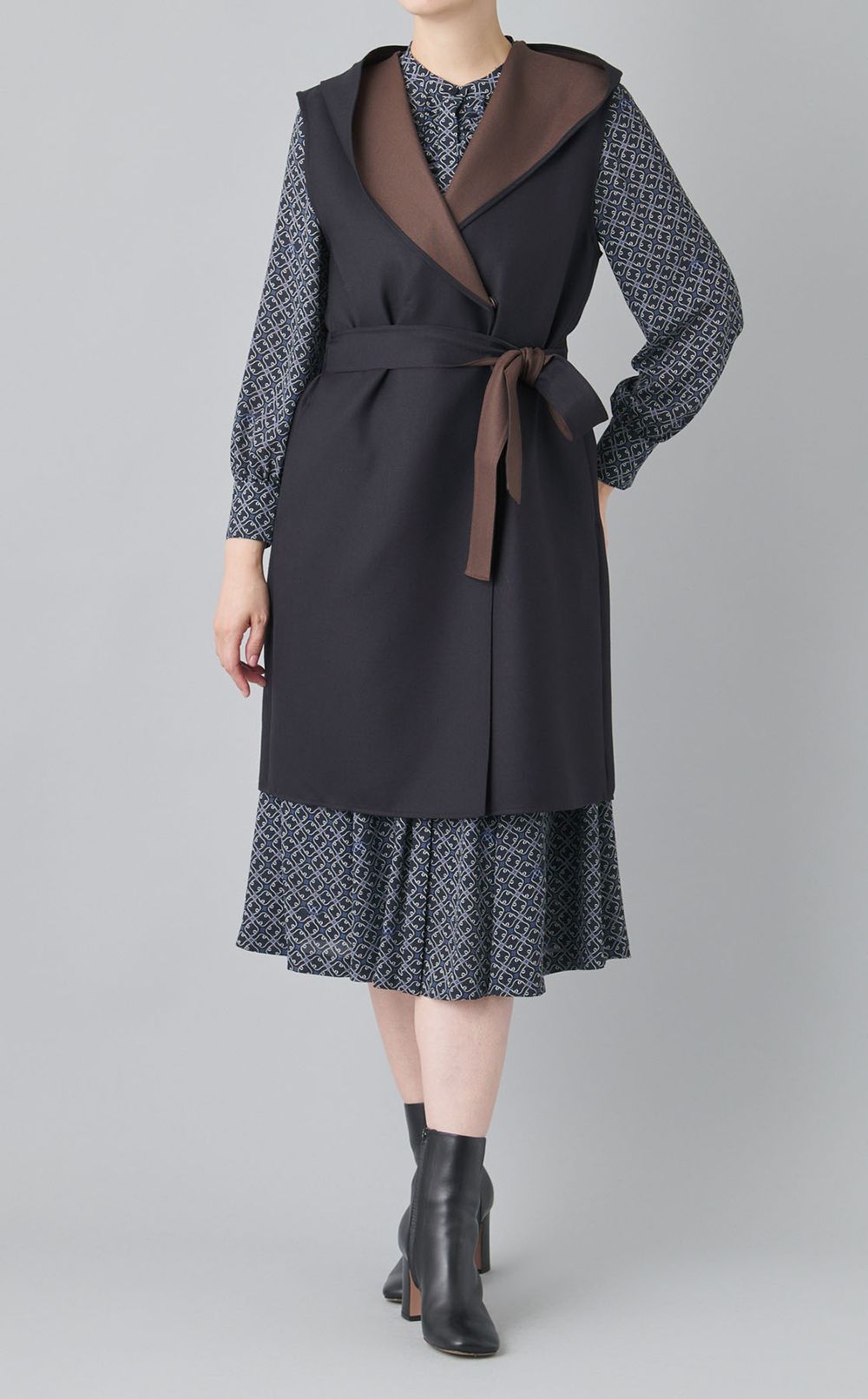 メダリオンプリントシャツワンピース