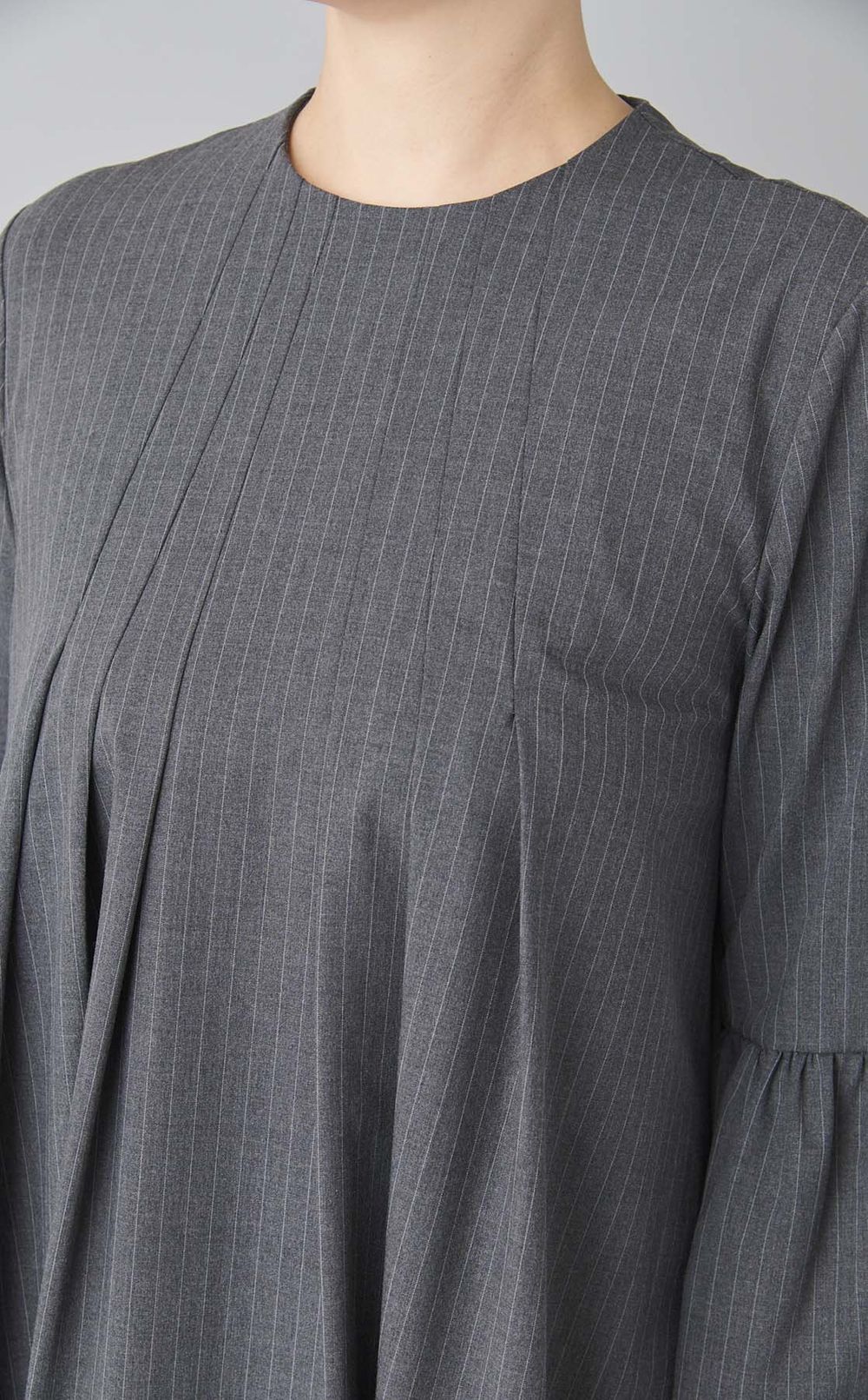 ピンストライプバルーンスリーブドレス