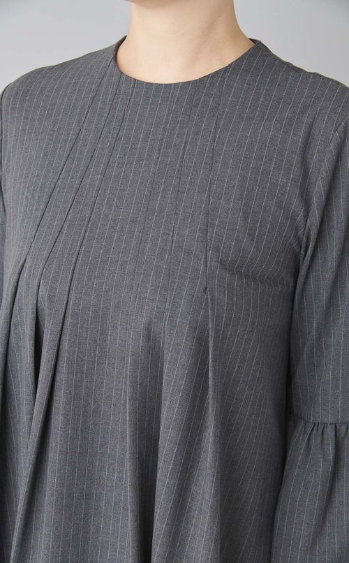 ピンストライプバルーンスリーブドレス