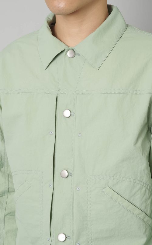 ショート丈ナイロンジャケット