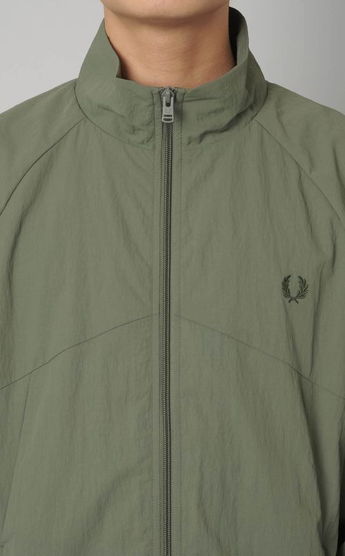 ナイロンシェルジャケット