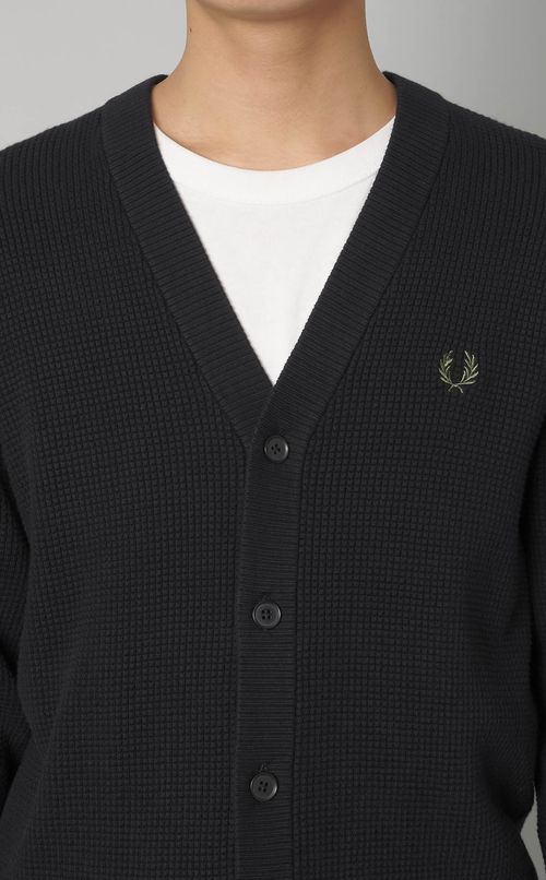 ワッフルステッチVネックカーディガン