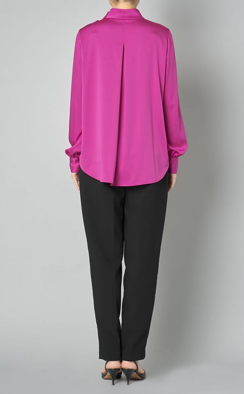 サテンハイネックブラウス