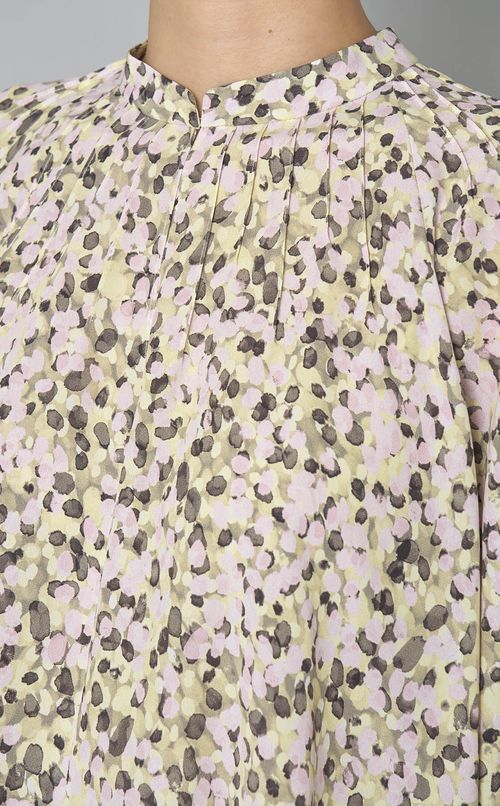 ワイルドフラワープリントブラウス