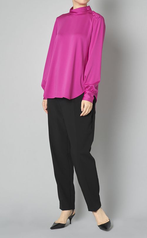 サテンハイネックブラウス